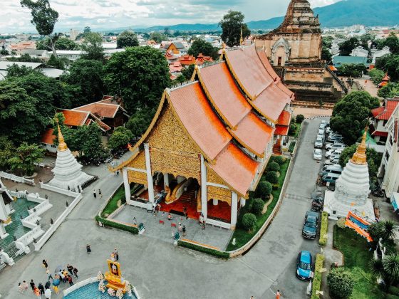 Visitors can spend a few hours exploring Wat Chedi Luang as the grounds also house two other beautiful temples: Wat Ho Tham and Wat Sukmin. Some visitors take a guided tour to see Wat Chedi Luang, but thanks to its central location, visiting on your own is easy. As with every Buddhist temple in Thailand, you must cover your knees and shoulders to enter the grounds.