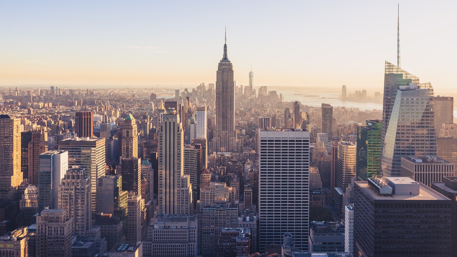 Large metropolises such as New York City have a skyline that separates them from smaller cities. The plethora of skyscrapers and tall buildings make for a very dynamic skyline that looks different depending on where you’re standing. The New York skyline looks especially stunning during sunrise or sunset when the orange hues paint a lovely picture.Inspite of the fact, it is suggested to go to this place during sunset or sunrise. Taking a great picture of the skyline is one of the best things to do in New York.