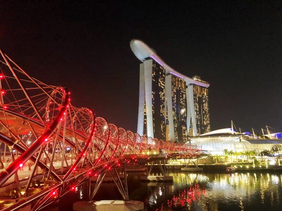 If you are a hotel guest, you can enjoy the views from the world's largest rooftop pool. Although a night's stay at the Marina Bay Sands can be pricy, the luxurious rooms and amazing views you get are well worth the price.