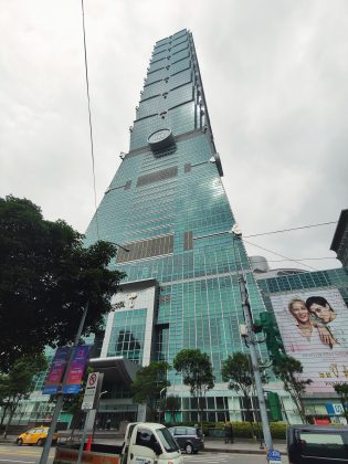 Starting our list is the iconic Taipei 101 building. Taipei 101 used to be the tallest building in the world until the Burj Khalifa in Dubai was built in 2010. Nonetheless, Taipei 101 is still very impressive and worth a visit.
