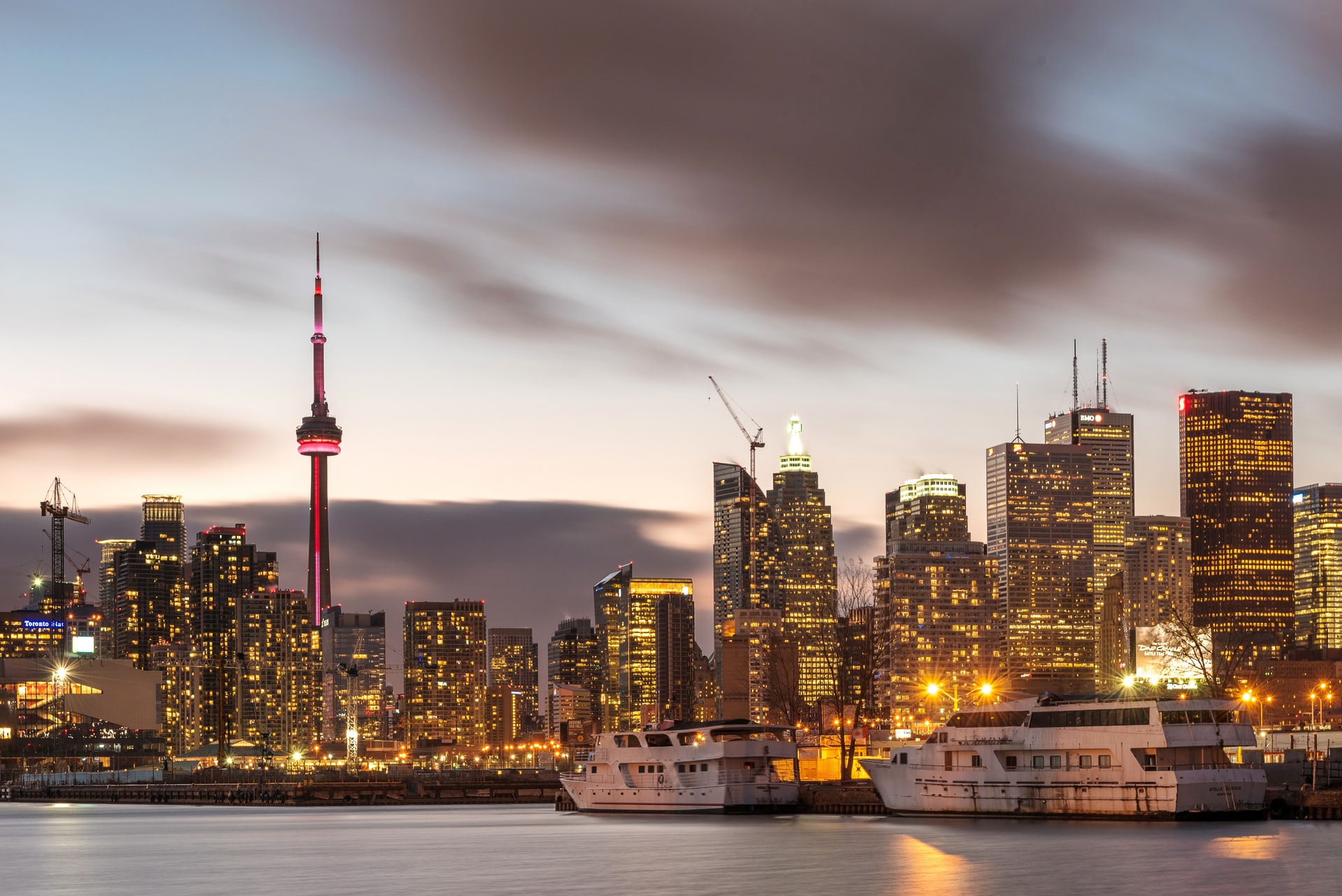 Although Toronto is a city, there are still great places to connect to nature, namely the Toronto Islands. The Toronto Islands are made up of 15 islands on Lake Ontario that you can easily access by ferry from the Jack Layton Ferry Terminal. You get a great view of the city’s skyline from the islands, as seen in the images above.