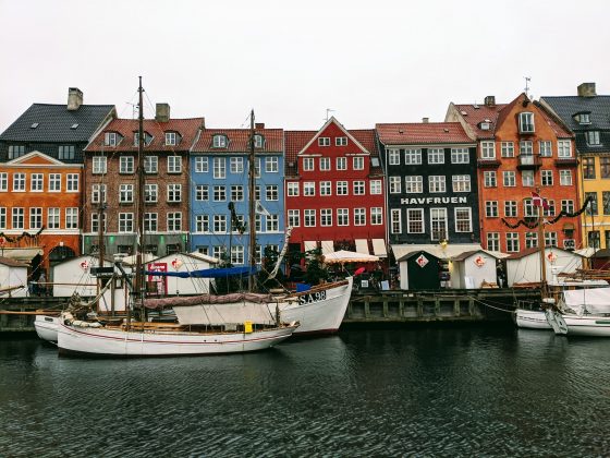 Meanwhile, you can even enjoy a bit of history here as old wooden ships are still moored in the canal and there are plenty of great museums you can stop it.