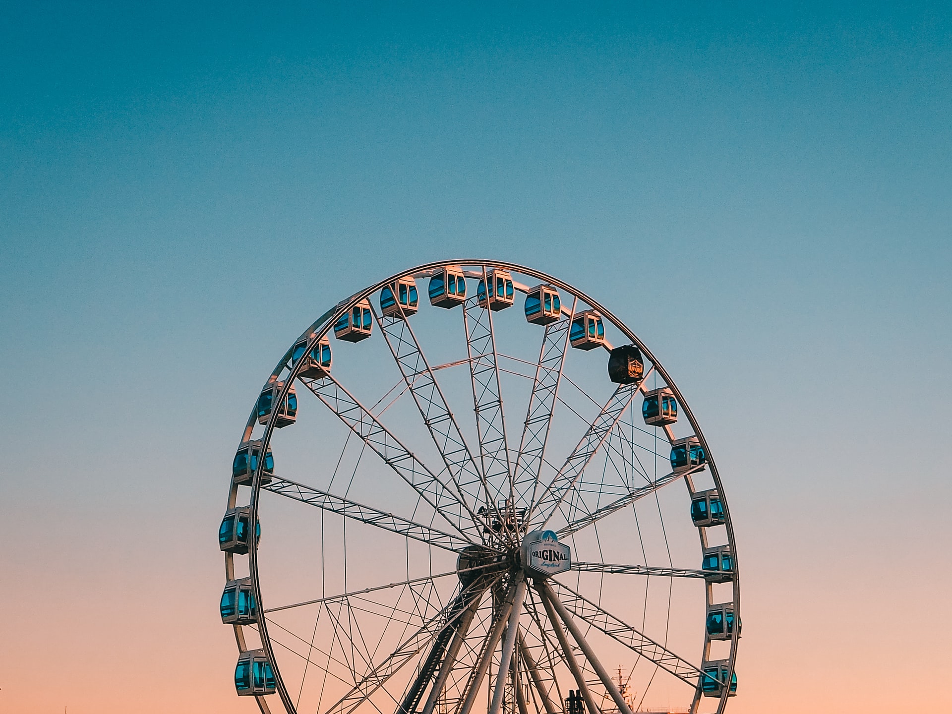 One great way to see Helsinki is from a height. There is no better way to do this and get some different Helsinki images is to take a ride on the Sky Wheel. You will get to a height of 40 metres giving you lovely panoramic views of the City and its surroundings.