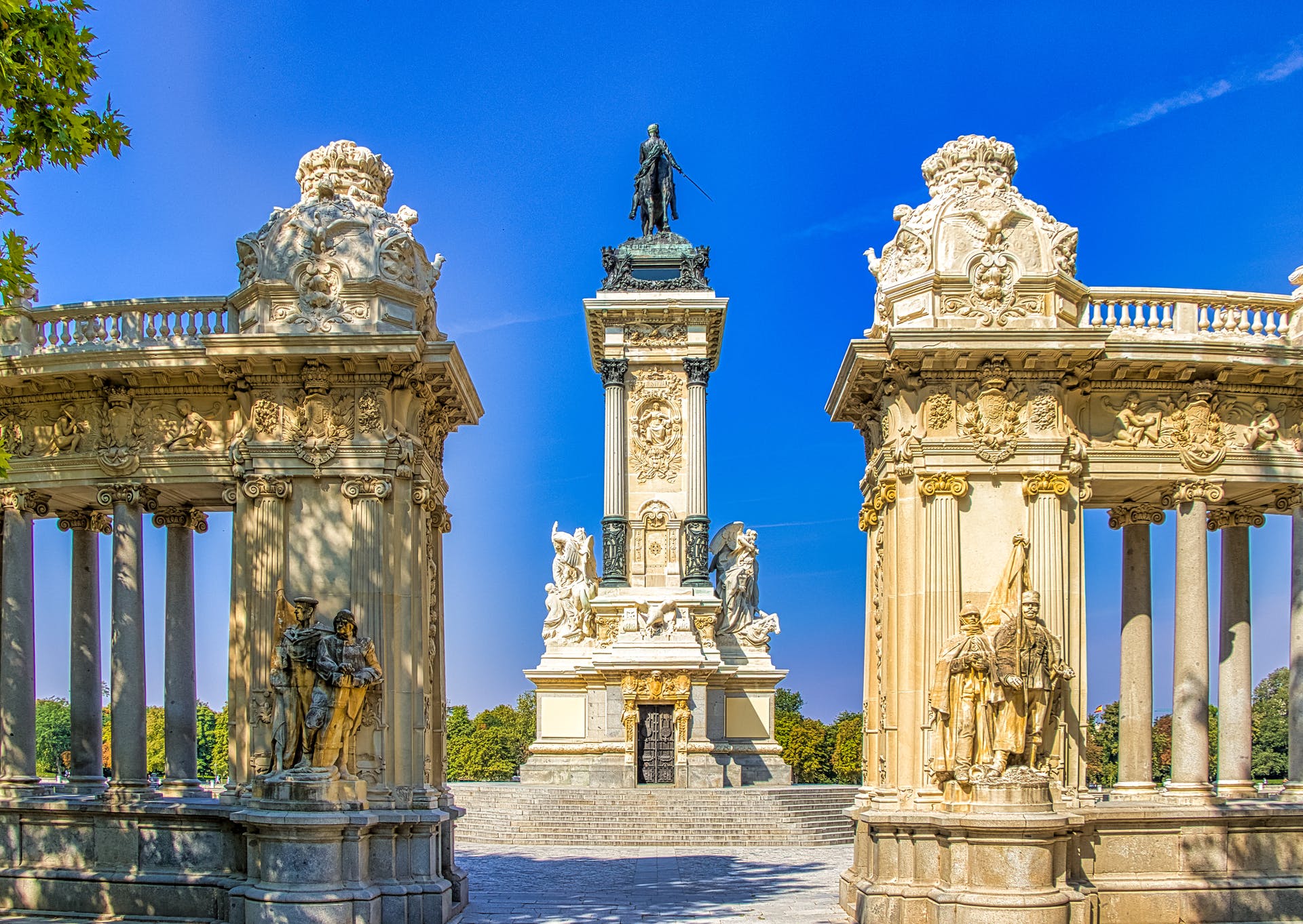 El Retiro Park is one of our favorites as it is full of elegant gardens, ponds, monuments and even a unique iron and glass pavilion.