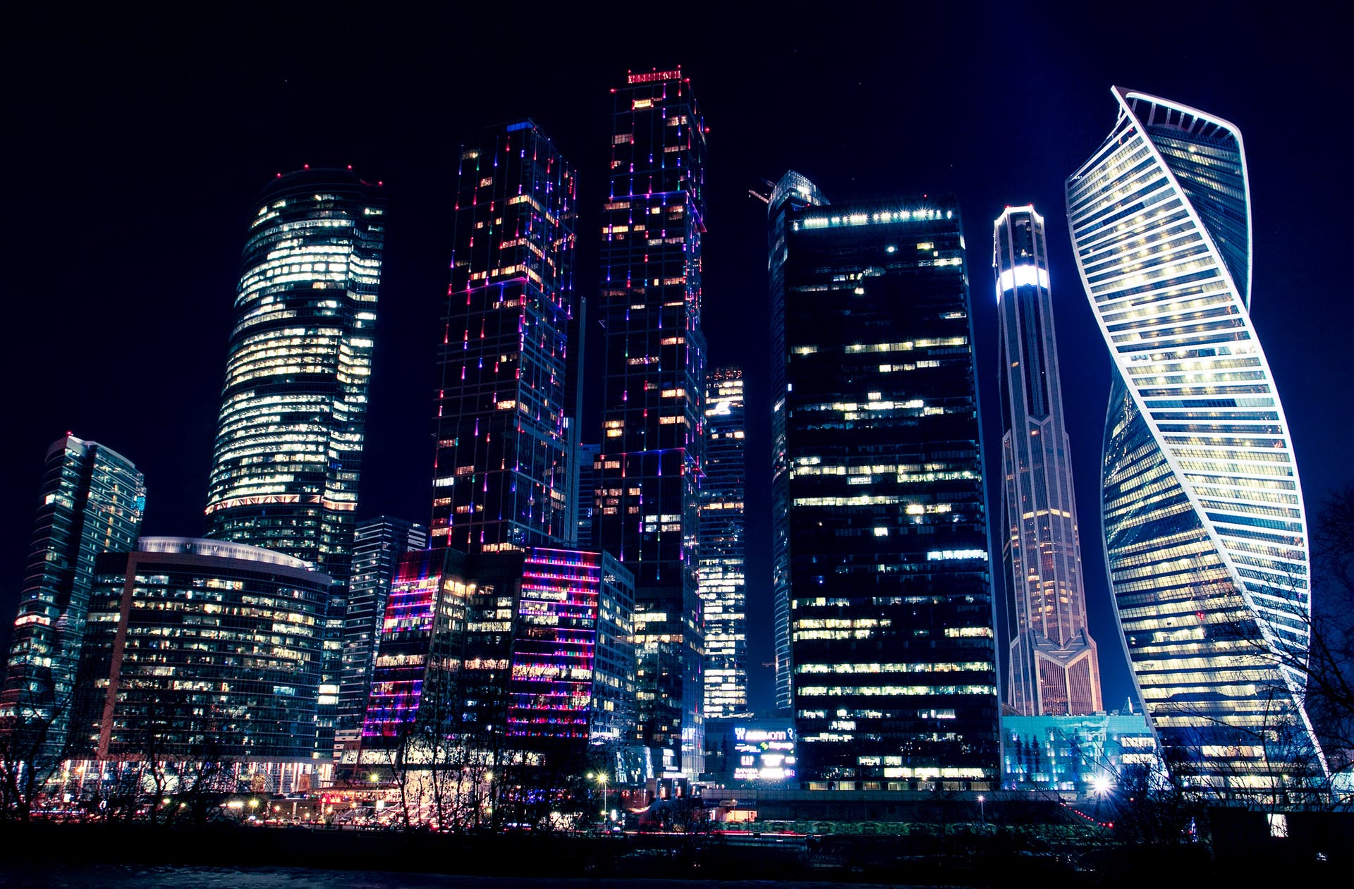 There is a thoroughly modern part of Central Moscow. That is not surprising as the City is the heart of the Russian economy. Moscow is a growing city and the capital of a country with enormous natural resources. Oil and natural gas stand out so it is not surprising that there is a thriving commercial district within Moscow.