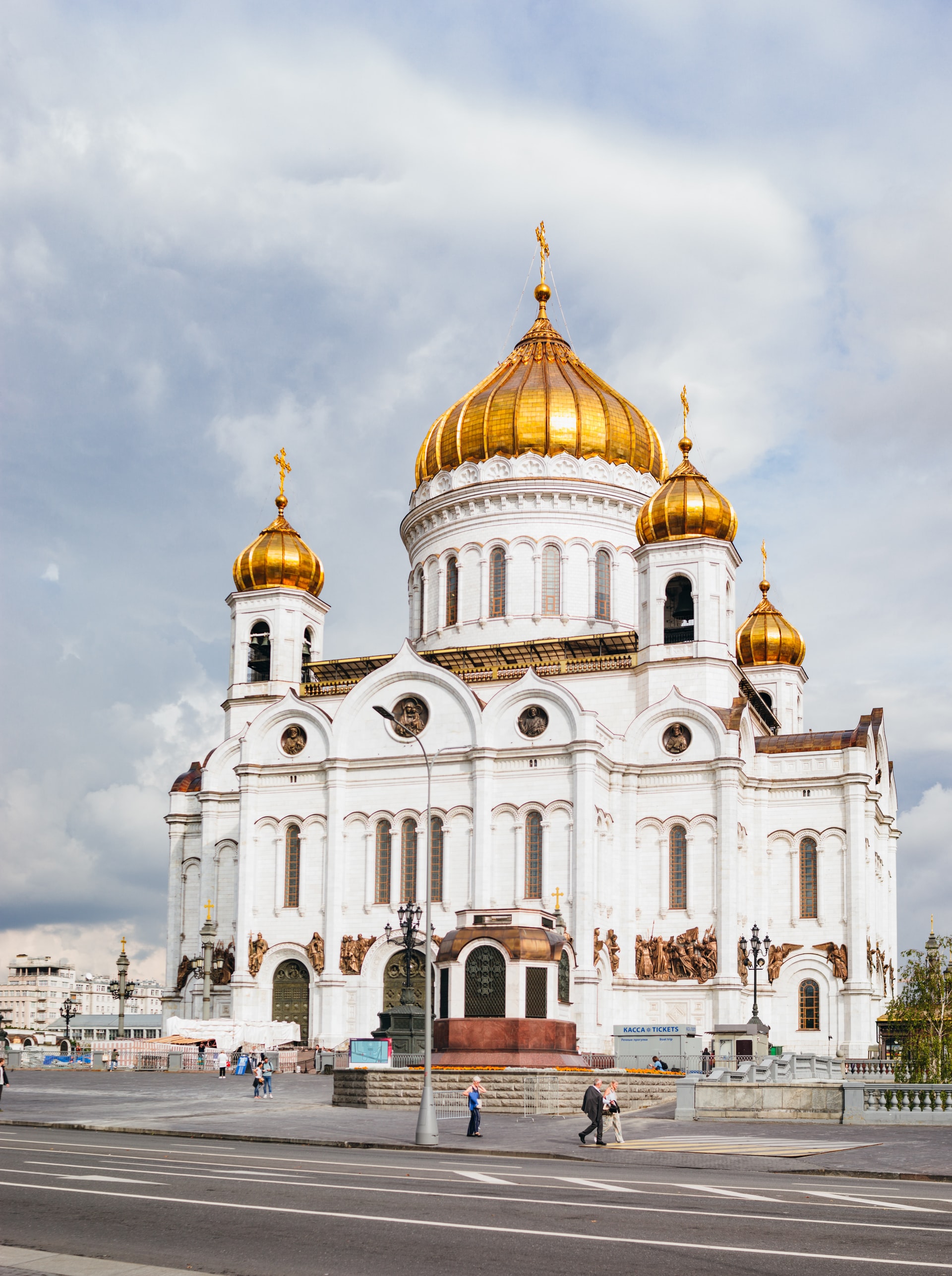 This stunning cathedral on Moskva’s north bank stands just over 100 metres high. You will find it just south-west of the Kremlin and it surely merits inclusion in your Moscow photo album. There is an excellent view of the Cathedral from a bridge over the river. Originally there was a 19th Century church on the site but Stalin ordered its destruction. Today’s cathedral is relatively new, constructed thanks to public donations after the breakup of the Soviet Union.