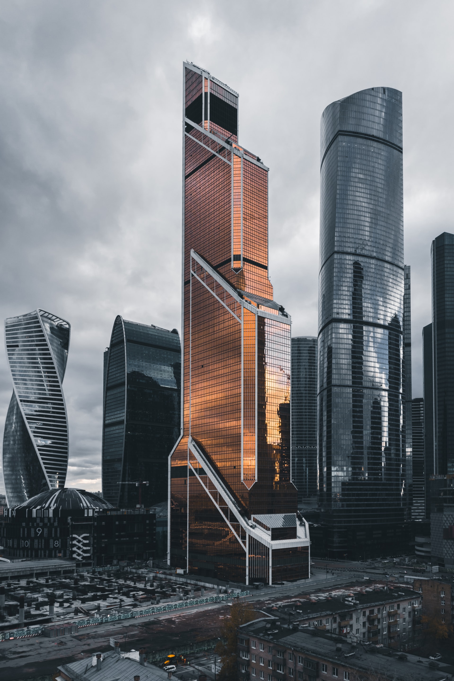 Post the Soviet Union’s breakup, a market economy grew and along with it the modern skyscrapers you see today. The Mercury Tower at almost 340 metres is a fine example. It includes residential apartments, offices and retail units. The Mercury Tower took 7 years to complete, opening in 2013. It has 75 floors, cost $1 billion to build and is privately owned.