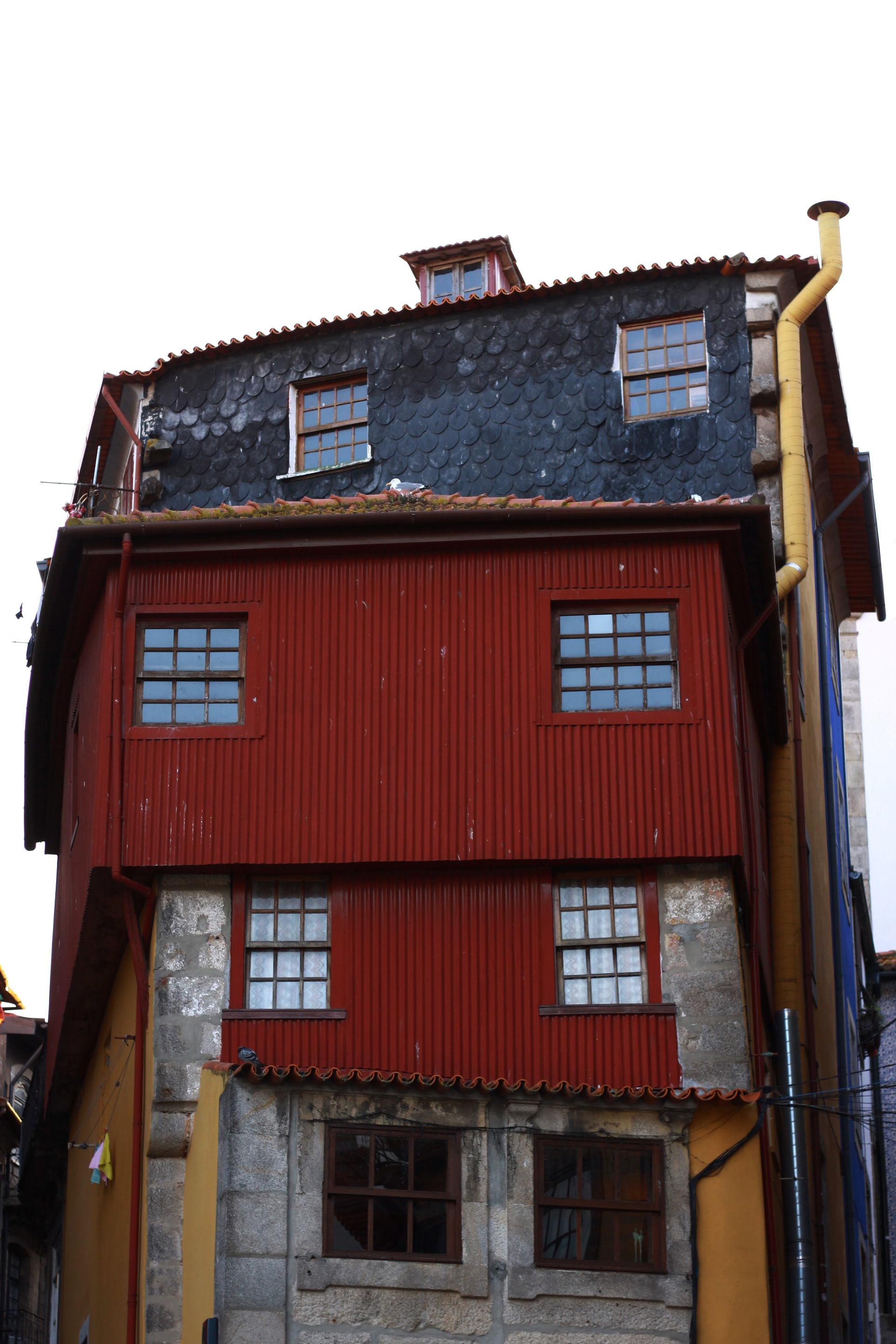 Although we’ve looked at a lot of Porto’s architecture, there are still plenty of great buildings to see.