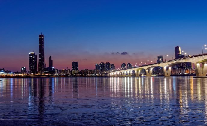 You could easily spend a day exploring Han river through various water sports like kayaking, boating, waterskiing, or windsurfing.
