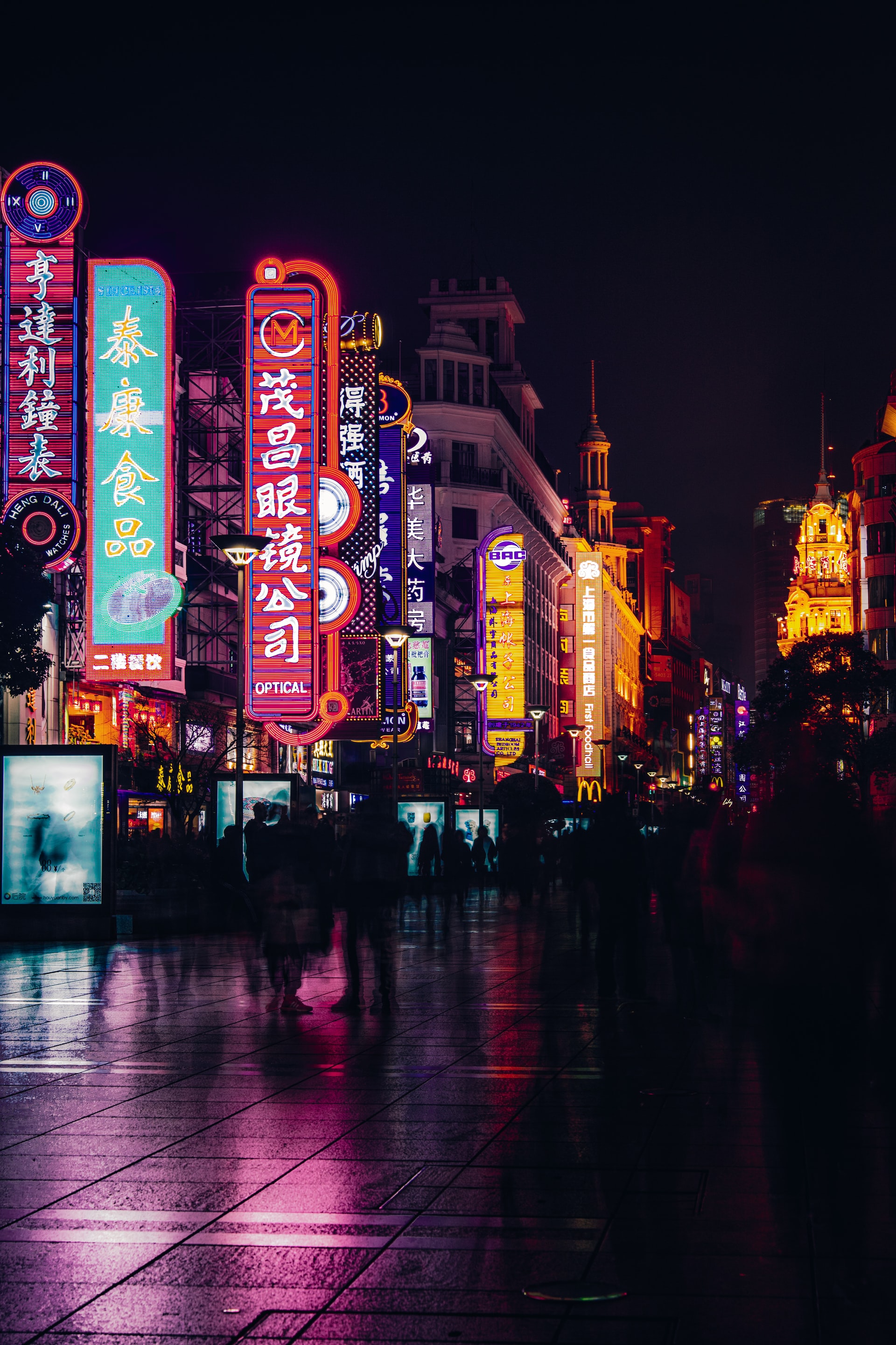 In common with every important commercial centre in the world, Shanghai offers plenty to do at night. Shanghai is like a light show as you walk around. It is a safe city with plenty of bars, clubs and restaurants. You can enjoy a walk along the Bund and take it all in. Alternatively, head to the top of the World Financial Center to get a great panoramic photo.