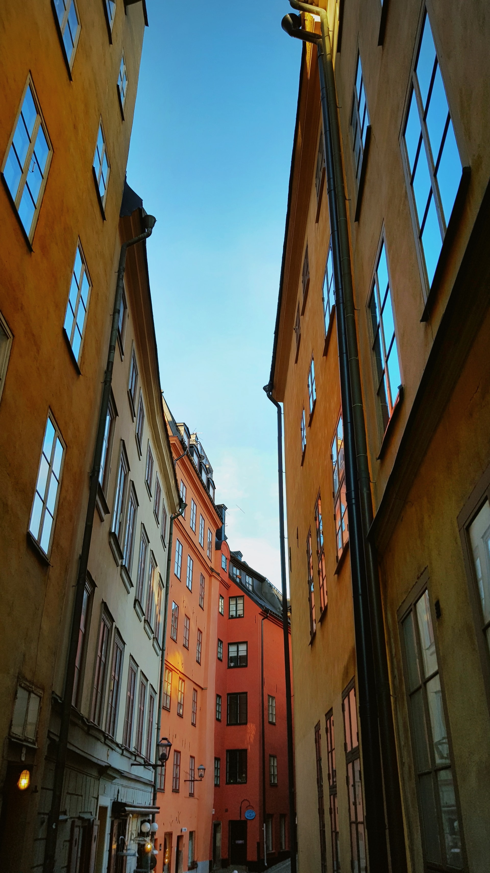 Many of Stocjkholm’s most important landmarks are here but it is also the place to go for stylish bistros. Stockholm is not a city famous for its nightlife but if you are looking for a lively night during your Stockholm travel, head for the Old Town.